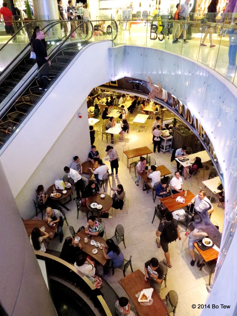 Can't cease to find crowded cafes. Wheelock Place, Singapore.